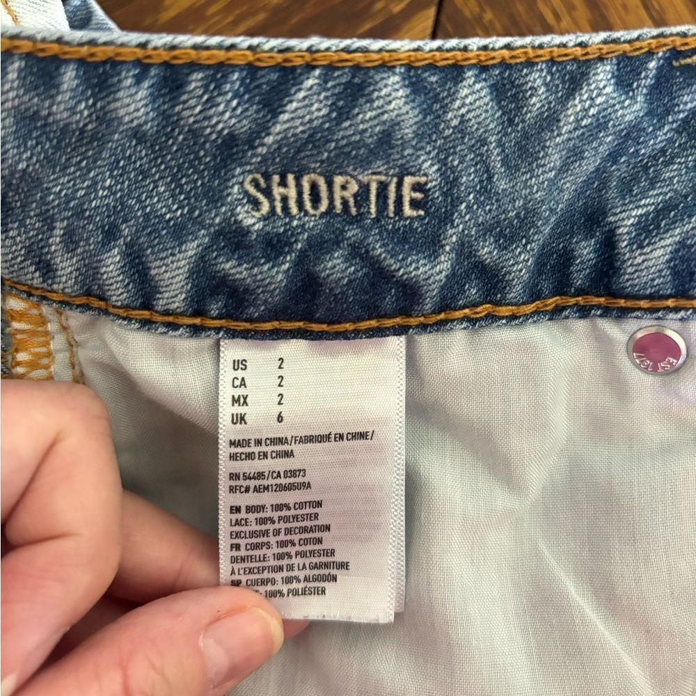 American Eagle Outfitters Shortie Denim Shorts Lace Applique Size 2 Light Blue - Picture 2 of 8